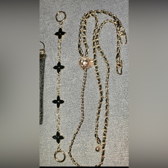 Chanel BLACK Tweed Bucket Bag with Gold Hardware NWB VIP Item - Picture 6 of 9